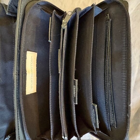 ✨Worthington Black Crossbody Purse | Card Slots & Zip Pockets✨ - Picture 6 of 12